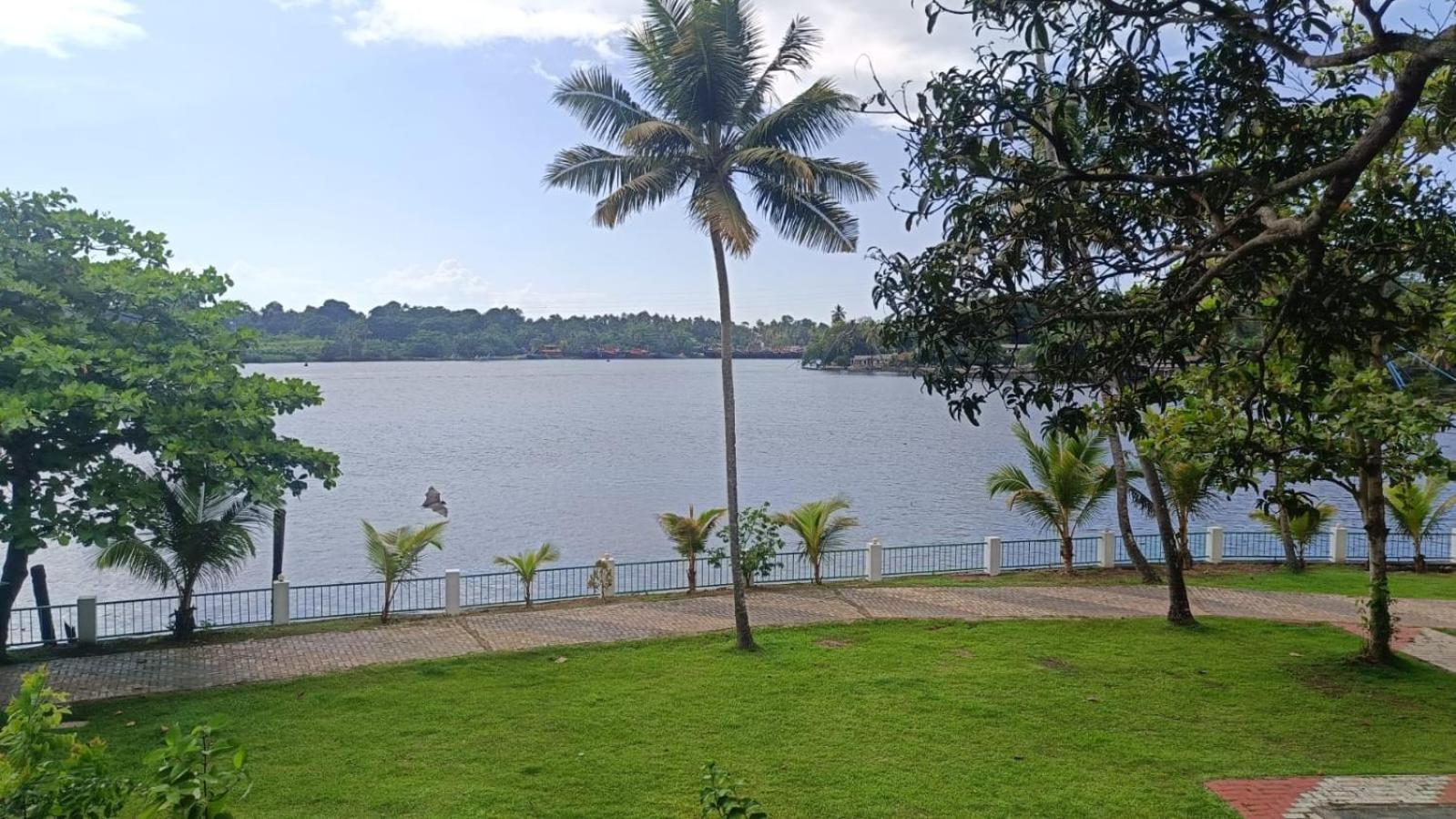 Ripples Backwater Resort, Коллам Экстерьер фото